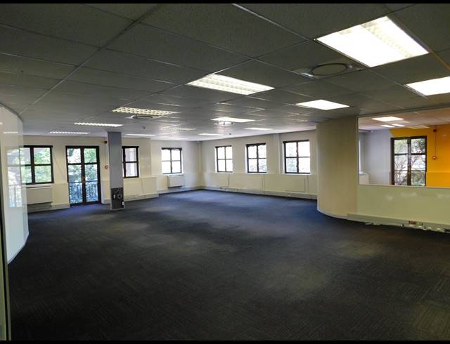 1,083M² OFFICE TO LET IN HYDE PARK